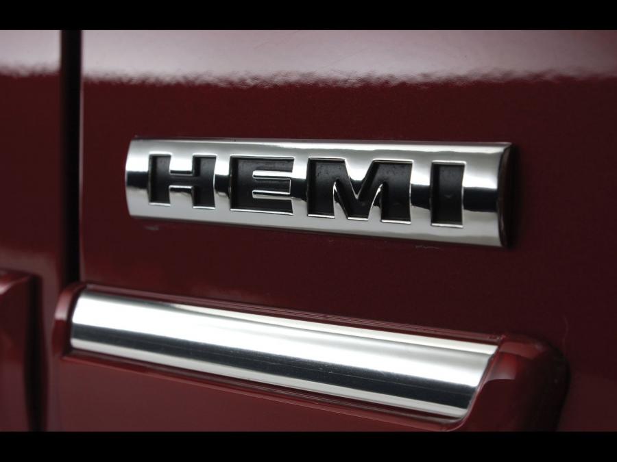  Dodge Magnum 2005 года  (фото 12 из 18)